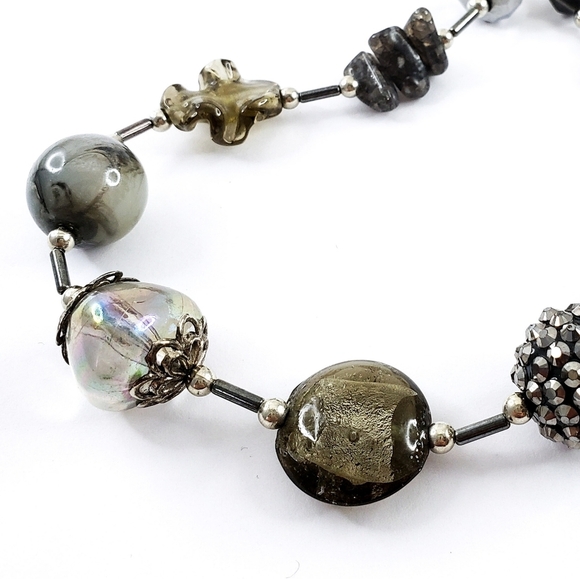 Art glass necklace with colors in grey, silver and metallic silver - Picture 7 of 16